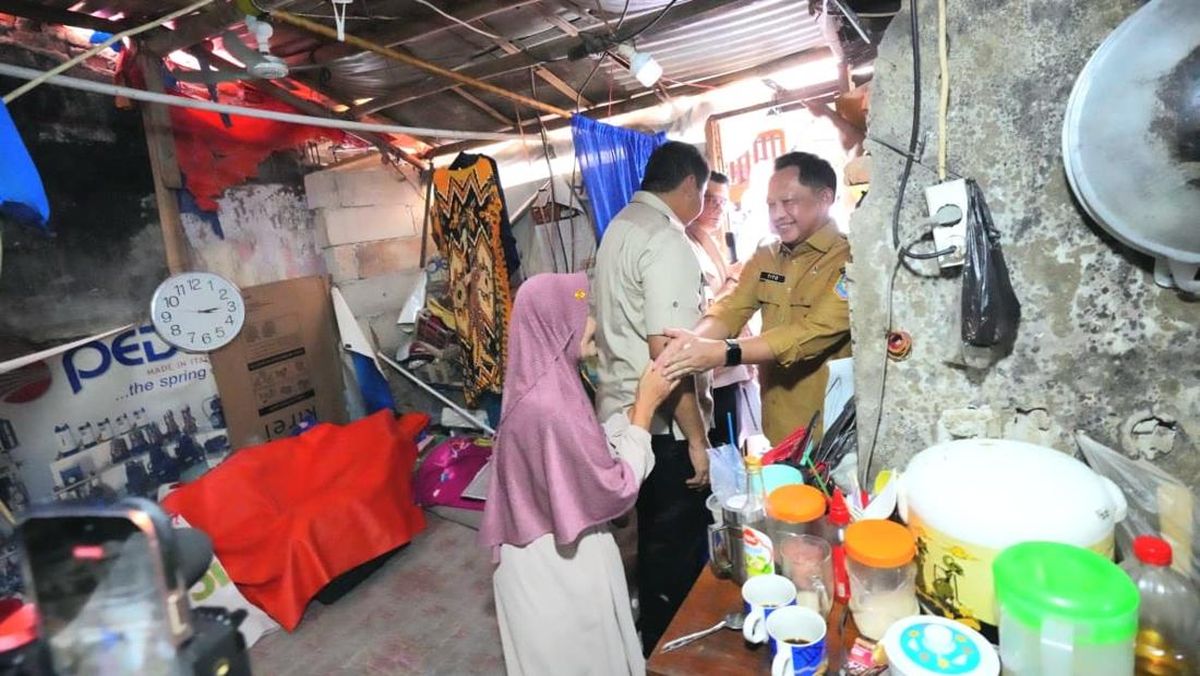 Tinjau BSPS di Jakbar, Tito Dorong Perluasan Program Lewat APBD