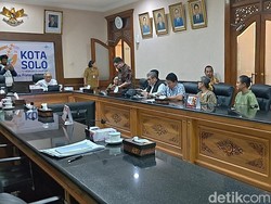 Pemkot Undang 2 Kubu Keraton Solo Bahas Kirab Malam 1 Suro