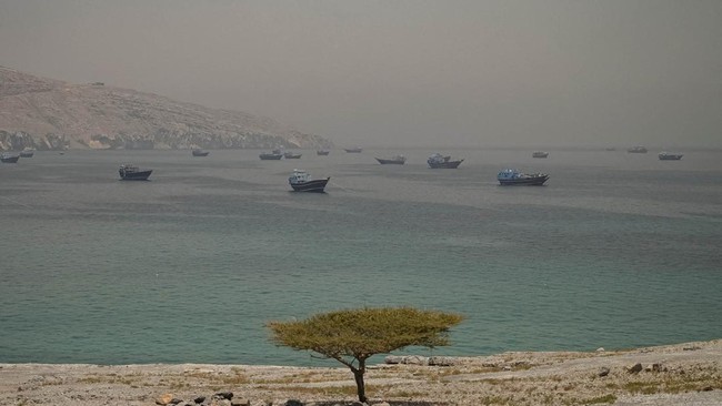 Vessels are anchored in the Strait of Hormuz, as seen from Musandam, Oman, June 11, 2026. REUTERS/Stringer
