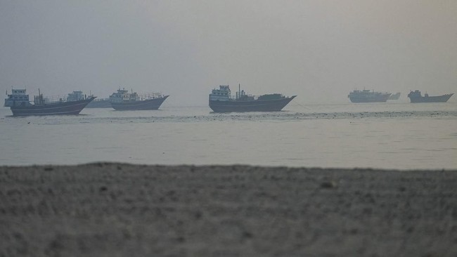Vessels are anchored in the Strait of Hormuz, as seen from Musandam, Oman, June 11, 2026. REUTERS/Stringer