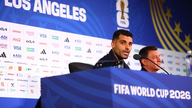 Soccer Football - FIFA World Cup 2026 - Iran Press Conference - Los Angeles Stadium, Inglewood, California, U.S. - June 14, 2026 Iran's Mehdi Taremi and coach Amir Ghalenoei during a press conference REUTERS/Lisi Niesner