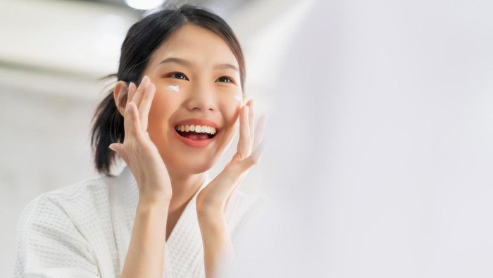 Mengenal Metode Double Moisture, Rahasia Kulit Glowing Perempuan Jepang