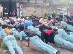 Nongkrong Saat Jam Sekolah, Ratusan Pelajar Mataram Dihukum Push-up