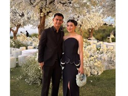 Gaya Serasi Pratama Arhan Gandeng Pacar Baru di Pernikahan Jennifer Coppen