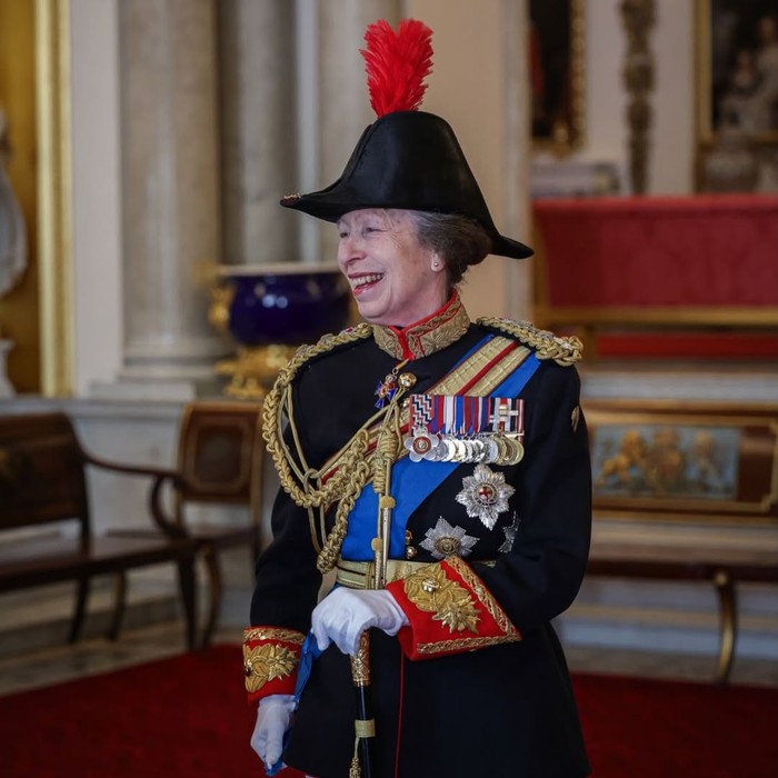 Putri Anne tampil gagah dengan seragam Full Mounted Ceremonial Blues and Royals/Foto: instagram.com/theroyalfamily