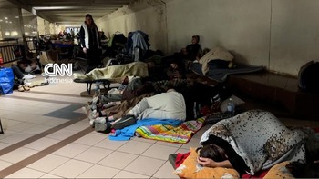 Rudal Rusia Kembali Guncang Kota Kyiv, Warga Berlindung ke Metro