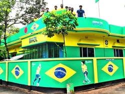 Fans Brasil di Bangladesh Cat Rumah Hijau Kuning Mencolok, Yay or Nay?