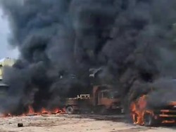 Truk Terbakar di Kalideres, Asap Hitam Membubung