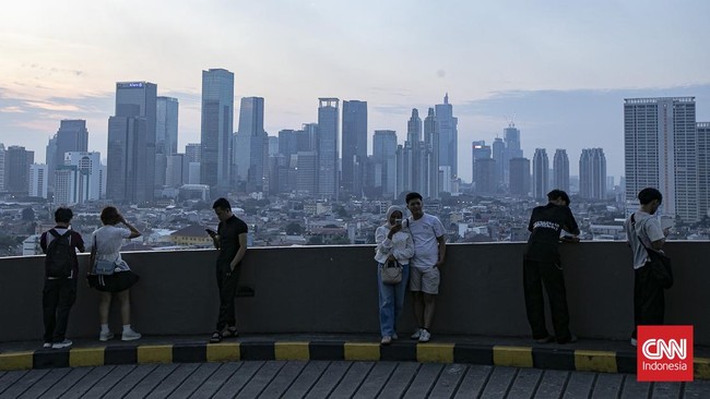 Berlokasi di kawasan Kuningan Jakarta, Tanjakan 13 memanfaatkan area parkir mal yang dimodifikasi menjadi ruang publik dengan konsep modern.