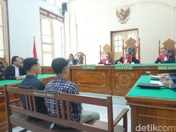 Beli Pertalite 25 Liter Pakai Jeriken, 2 Pria di Medan Dituntut 5 Bulan Bui