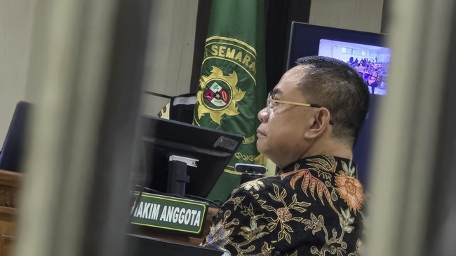 Bupati Non-aktif Pati Sudewo saat menjalani sidang di Pengadilan Tipikor Semarang, Senin (15/6/2026). (ANTARA/I.C. Senjaya)