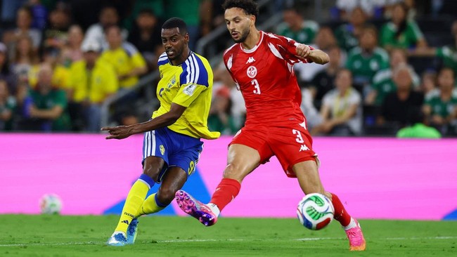 Soccer Football - FIFA World Cup 2026 - Group F - Sweden v Tunisia - Estadio Monterrey, Monterrey, Mexico - June 14, 2026 Sweden's Alexander Isak scores their second goal REUTERS/Daniel Becerril