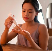 5 Efek Samping Terlalu Sering Pakai Tone Up Lotion, Jangan Dianggap Sepele!