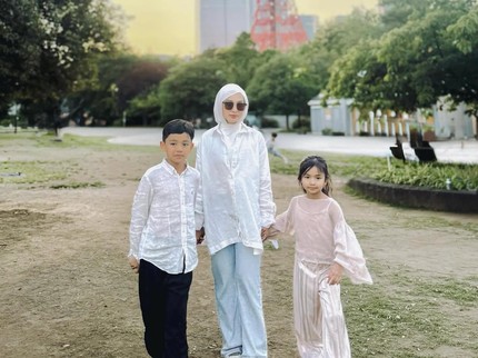 Terpopuler: Potret Tya Arifin yang Kini Menetap di Malaysia