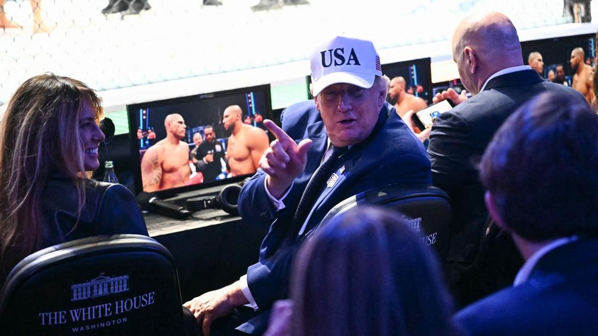 Deal AS-Iran Lewat Dulu, Laga UFC di Hari Ultah Bikin Trump Girang