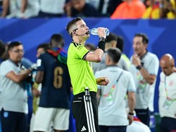 Sebelum Ada Hydration Break, Bagaimana Pemain Bola Memenuhi Kebutuhan Hidrasi?