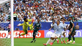 Soccer Football - FIFA World Cup 2026 - Group H - Saudi Arabia v Uruguay - Miami Stadium, Miami Gardens, Florida, U.S. - June 15, 2026 Saudi Arabia's Mohammed Al-Owais in action with Uruguay's Darwin Nunez REUTERS/Marco Bello