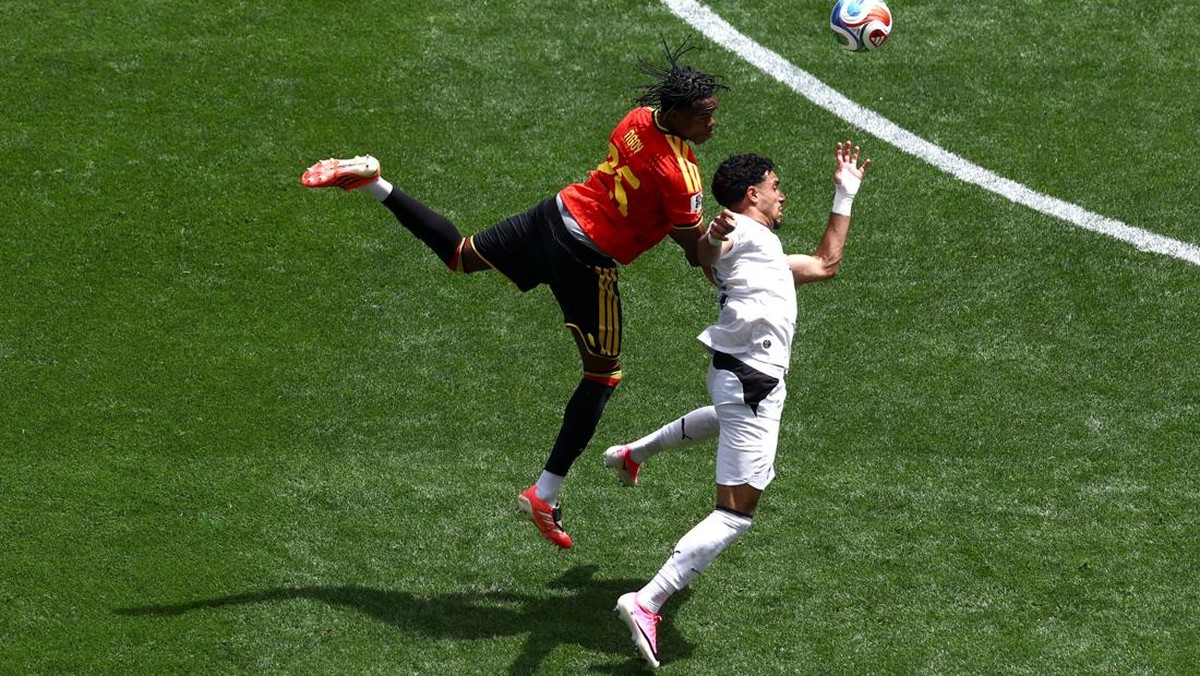 Soccer Football - FIFA World Cup 2026 - Group G - Belgium v Egypt - Seattle Stadium, Seattle, Washington, U.S. - June 15, 2026 Belgium's Nathan Ngoy in action with Egypt's Omar Marmoush REUTERS/Lee Smith