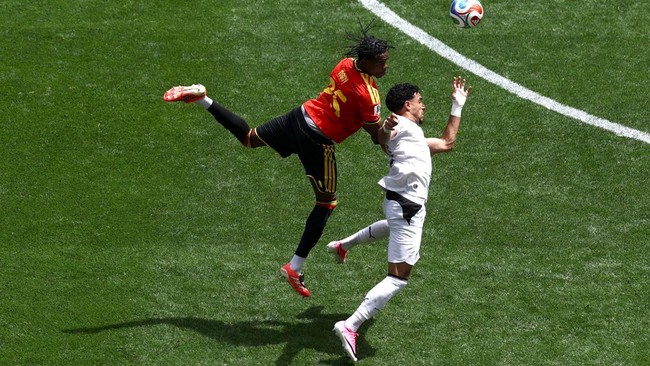 Soccer Football - FIFA World Cup 2026 - Group G - Belgium v Egypt - Seattle Stadium, Seattle, Washington, U.S. - June 15, 2026 Belgium's Nathan Ngoy in action with Egypt's Omar Marmoush REUTERS/Lee Smith