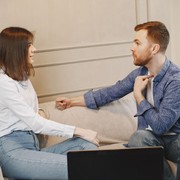 5 Cara Membuat Pasangan Semakin Terbuka dan Mau Bercerita