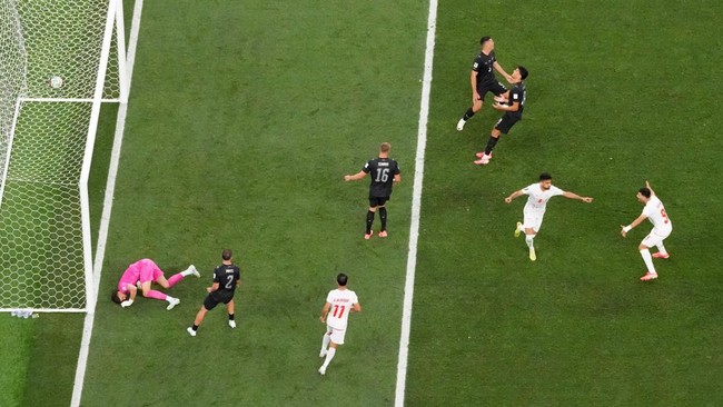 Soccer Football - FIFA World Cup 2026 - Group G - Iran v New Zealand - Los Angeles Stadium, Inglewood, California, U.S. - June 15, 2026 Iran's Mohammad Mohebbi celebrates scoring their second goal with Mehdi Taremi REUTERS/Daniel Cole