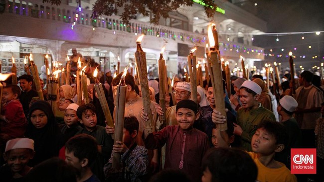 Pawai Obor Semarakkan Sambutan 1 Muharam 1448 H