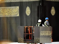 Sambut Tahun Baru Islam, Saudi Ganti Kiswah Kabah