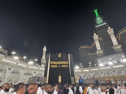 Masih di Makkah Saat 1 Muharram, Jemaah Saksikan Momen Langka Pergantian Kiswah