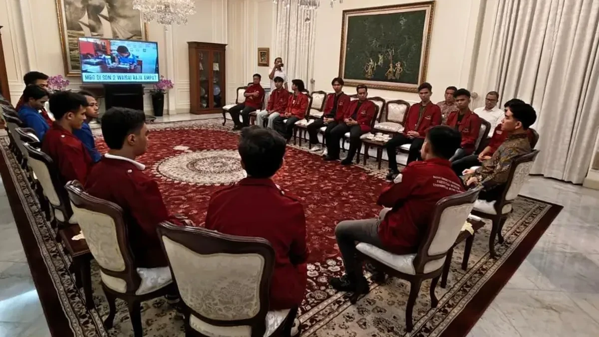 Gibran Temui Mahasiswa Demo, Janji Lapor Tuntutan Rakyat ke Prabowo