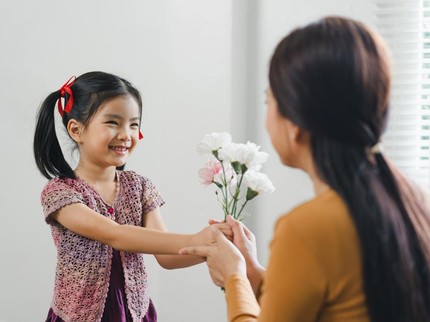 7 Kalimat Orang Tua yang Ternyata Membentuk Anak Tumbuh dengan Penuh Cinta