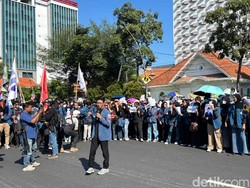 Mahasiswa Demo di Surabaya hingga Bandung, Ini Tuntutannya