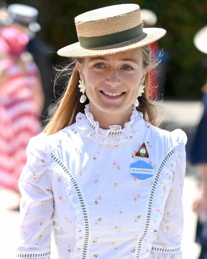 Aliz&eacute;e Thevenet istri James Middleton, tampil serba chic dengan busana dari brand Prancis Longchamp dan S&eacute;zane/Foto: instagram.com/royalfashionpolice