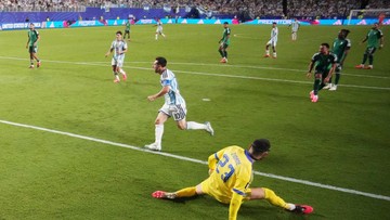 Berita Olahraga Terkini CNN Sport : Lionel Messi Hattrick, Argentina Unggul 3-0 Menit ke-76
