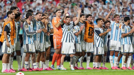 Soccer Football - FIFA World Cup 2026 - Group J - Argentina v Algeria - Kansas City Stadium, Kansas City, Missouri, U.S. - June 16, 2026 Argentina's Lionel Messi celebrates with teammates after the match IMAGN IMAGES via Reuters/Jay Biggerstaff