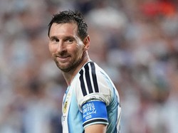 Pastot di Dallas AS memakai jersey timnas Argentina demi mengundang Lionel Messi dan kawan-kawan ke gereja.