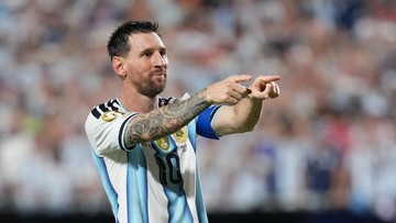 Update Eksklusif Olahraga CNN : Resmi: Messi Lewati Rekor Ronaldo soal Hattrick Piala Dunia