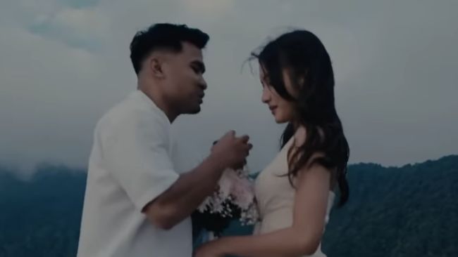 Terpopuler: Asnawi Mangkualam Lamar Pacar vs Penyebab Sarah Sechan Dikira Makan Permen