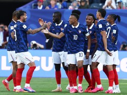 France's forward #10 Kylian Mbappe celebrates with teammates after scoring his team's third goal during the 2026 World Cup Group I football match between France and Senegal at the New York/New Jersey Stadium in East Rutherford on June 16, 2026.  (Pho