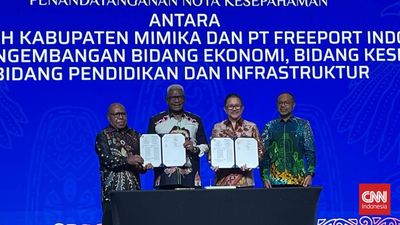 PT Freeport Indonesia (PTFI), Pemerintah Kabupaten (Pemkab) Mimika, dan Yayasan Pemberdayaan Masyarakat Amungme dan Kamoro (YPMAK) menandatangani tiga nota kesepahaman (MoU) untuk memperkuat kolaboras