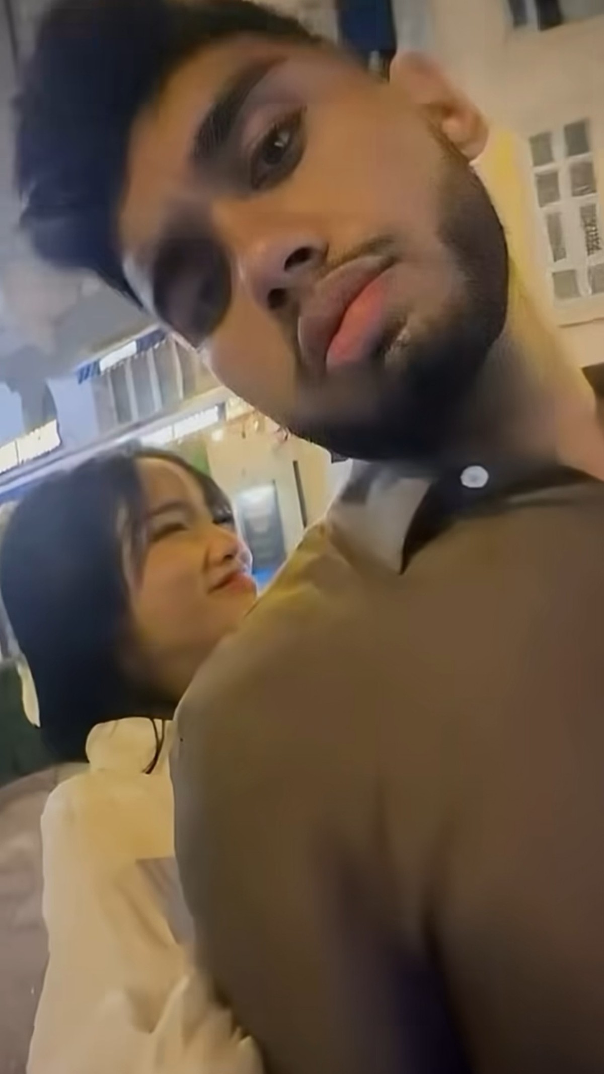 Fuji dan Rakin Khan