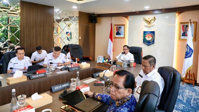 Ketua Satuan Tugas Percepatan Rehabilitasi dan Rekonstruksi (Satgas PRR) Pascabencana Sumatera, Muhammad Tito Karnavian, memberikan tenggat hingga pekan depan kepada pemerintah daerah (Pemda) pemberi maupun penerima hibah antardaerah untuk menuntaska