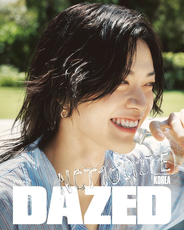 Kebahagiaan Yuta menikmati liburan di Bali terlihat jelas melalui senyuman lepasnya yang manis, Beauties. Visual member NCT 127 yang berasal dari Jepang tersebut semakin berseri oleh hembusan udara hangat Pulau Dewata./ Foto: instagram.com/dazedkorea