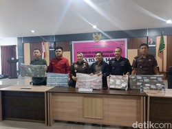 Kejari Lombok Tengah Pamerkan Hasil Rampasan Uang Koruptor Rp 3,1 Miliar