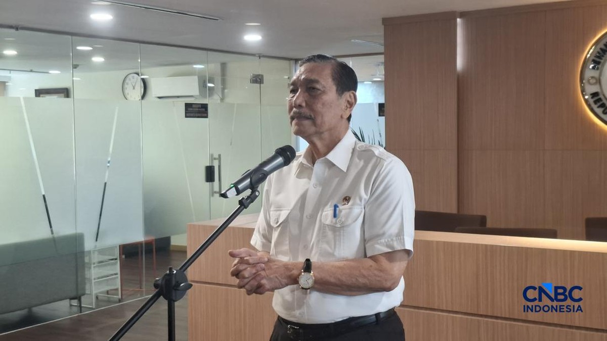 Luhut Klaim Digitalisasi Bansos Tak Pakai APBN, Kok Bisa?