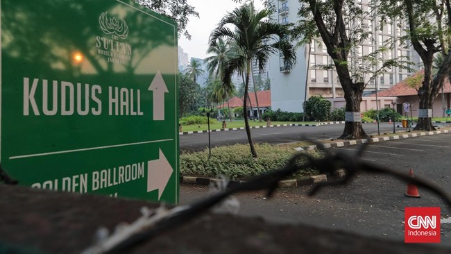 Suasa terkini jelang eksekusi Hotel Sultan,  Jakarta, Selasa, 17 Juni 2026. (CNN Indonesia/Adhi Wicaksono)