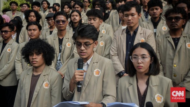 Massa mahasiswa UGM menyebut acara diskusi kopdar yang menghadirkan tiga pejabat negara di Joglo GIK UGM dan mereka geruduk pada Senin (15/6) malam bukanlah forum 'genuine'.