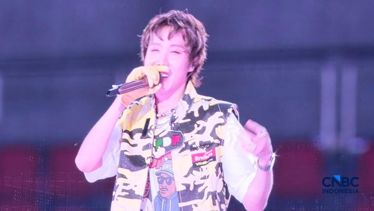 Heboh! Momen J-Hope BTS Tampil Pakai Rompi Pertamina Enduro di Busan