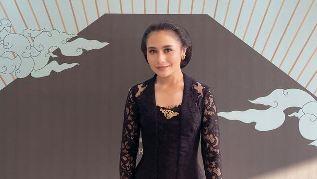 Momen Prilly Latuconsina Ikut Kirab Malam 1 Suro di Pura Mangkunegaraan Solo, Intip Potretnya