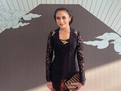 Video: Gaya Prilly Latuconsina Perdana Hadiri Malam 1 Suro di Pura Mangkunegaran