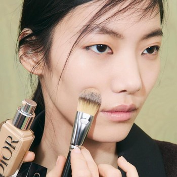 Rekomendasi Foundation High End yang Bikin Makeup Tampak Flawless